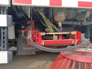 Sistema de lavado de vehículas barredores de calles